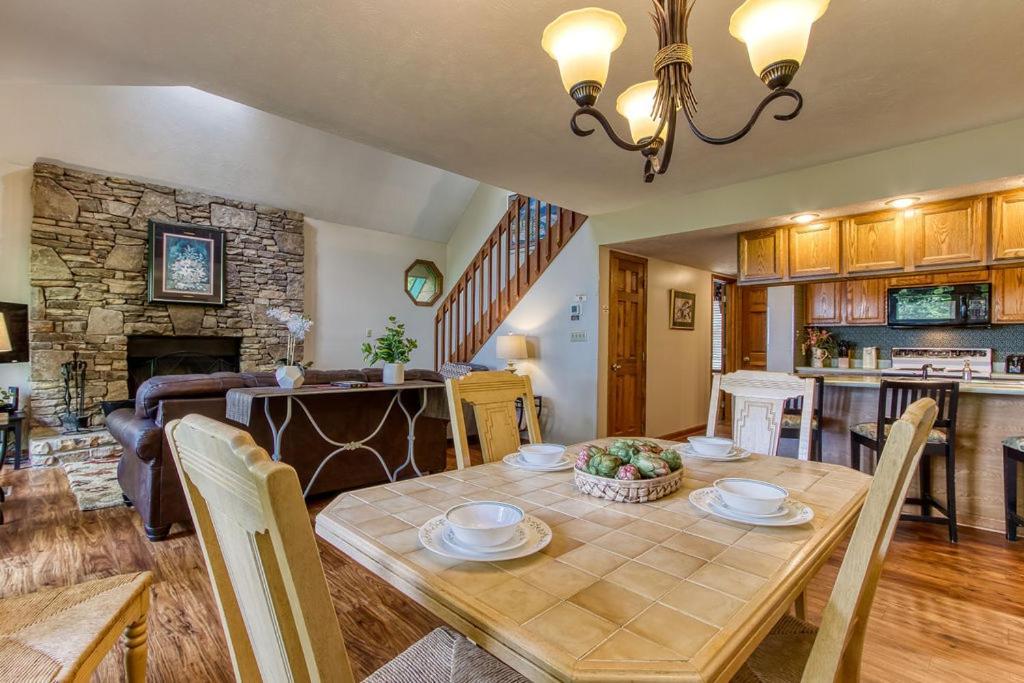 Serenity Heights, Amazing Views, Hot Tub Pool Access, 1089 Free Tickets Each Paid Day, Dollywood Гатлинбург Экстерьер фото