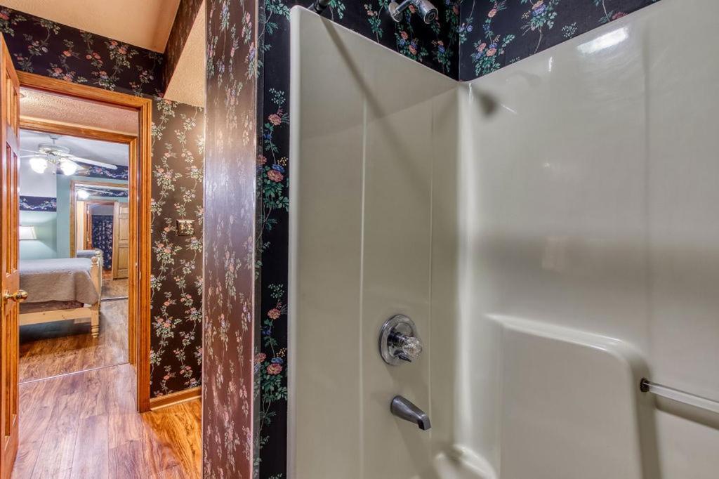 Serenity Heights, Amazing Views, Hot Tub Pool Access, 1089 Free Tickets Each Paid Day, Dollywood Гатлинбург Экстерьер фото