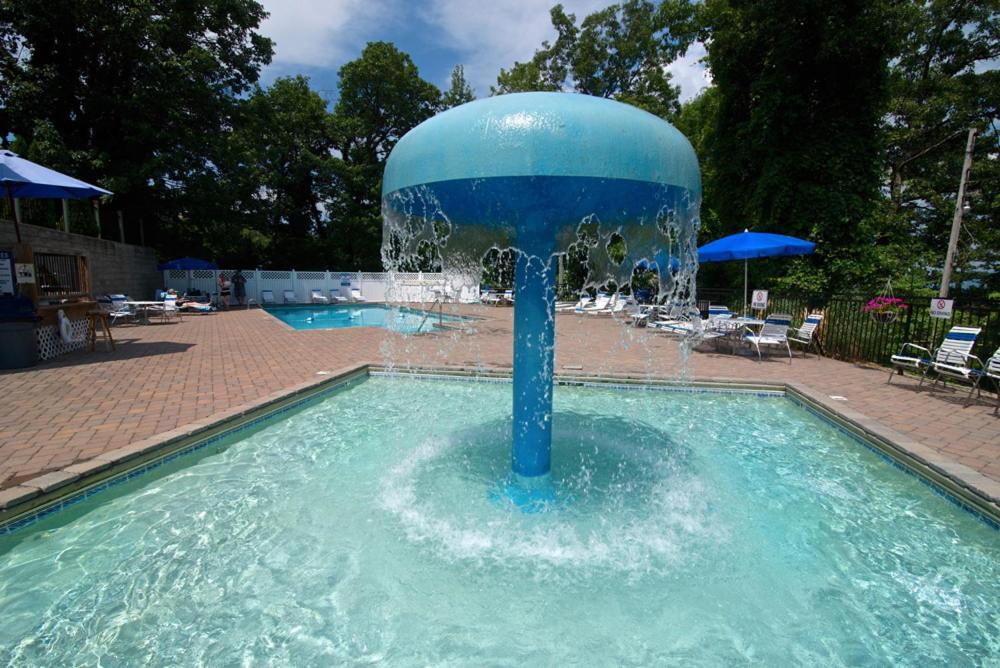 Serenity Heights, Amazing Views, Hot Tub Pool Access, 1089 Free Tickets Each Paid Day, Dollywood Гатлинбург Номер фото